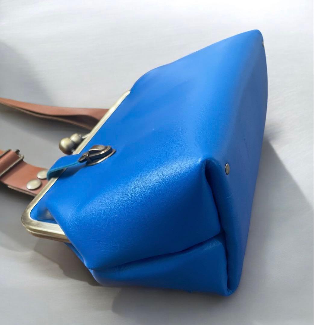 レザー ボディバッグにカスタマイズできるコロンとしたショルダー