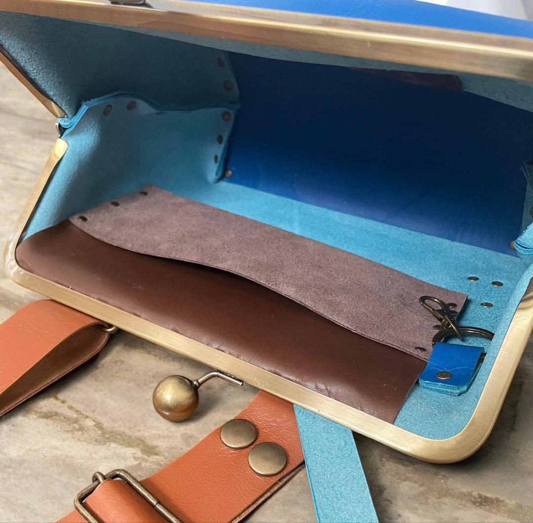 レザー ボディバッグにカスタマイズできるコロンとしたショルダー