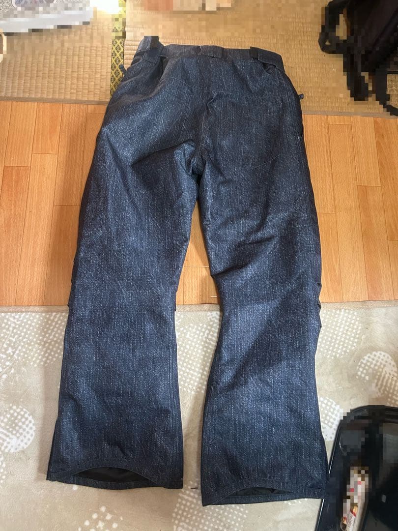 デニムパンツとロゴジャケットセット