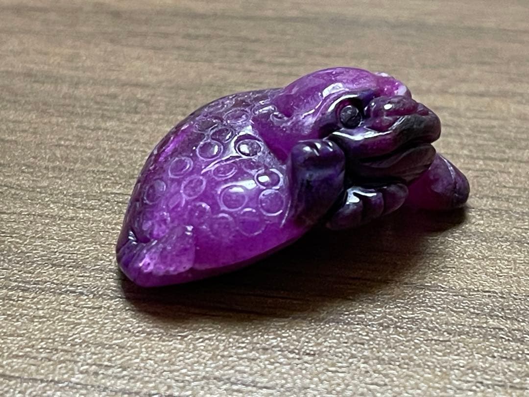 超レア　スギライト　石　半透明　手彫り　神話の生き物