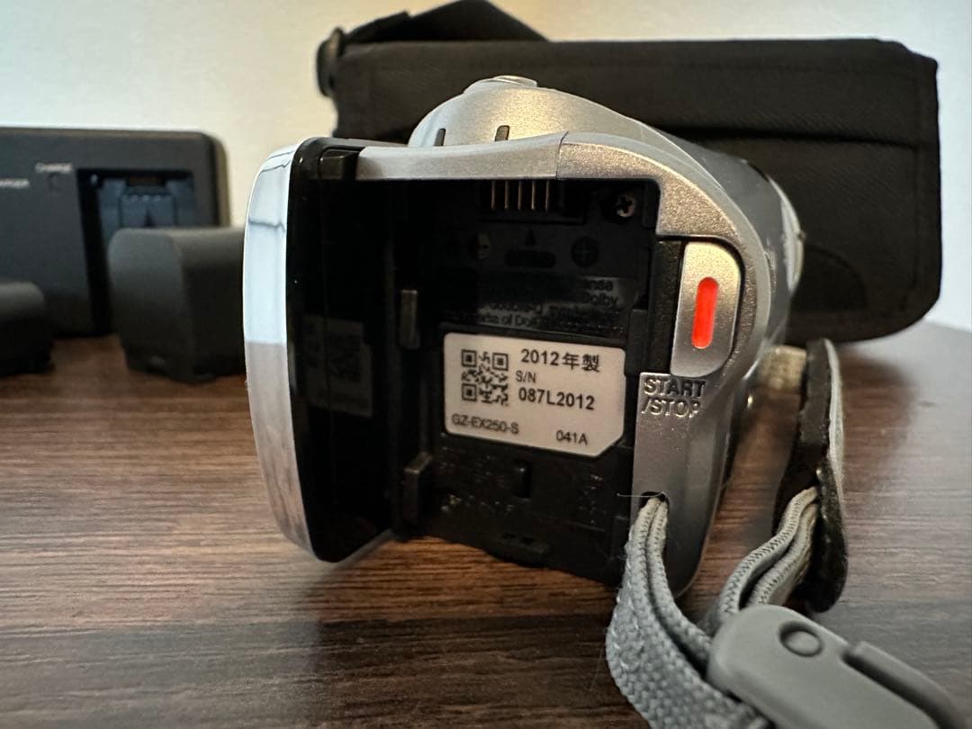 JVC Everio GZ-EX250-S ビデオカメラ　バッテリー2個付き