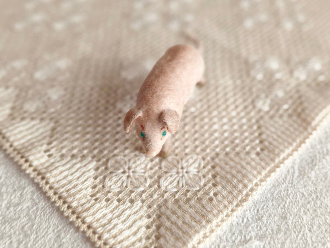 【まーちゃんさま】vintage figure ୨୧ * グリーンの瞳のブタさん