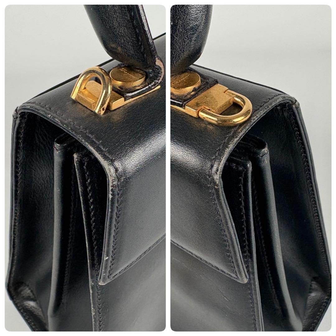 Salvatore Ferragamo ガンチーニ 2wayハンドバッグ 紺