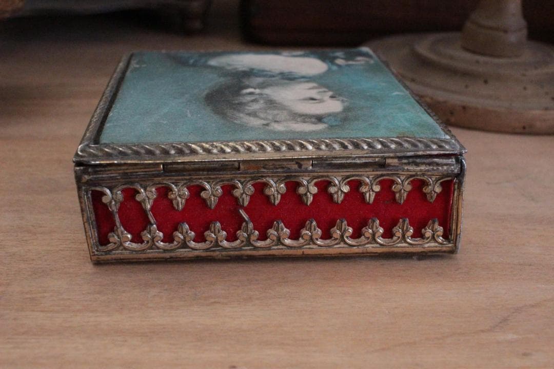 Petite boite・装飾ジュエリーボックス・少女/フランスアンティーク