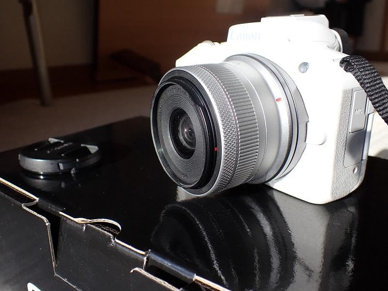 Canon EOS R50 ホワイト レンズ付き