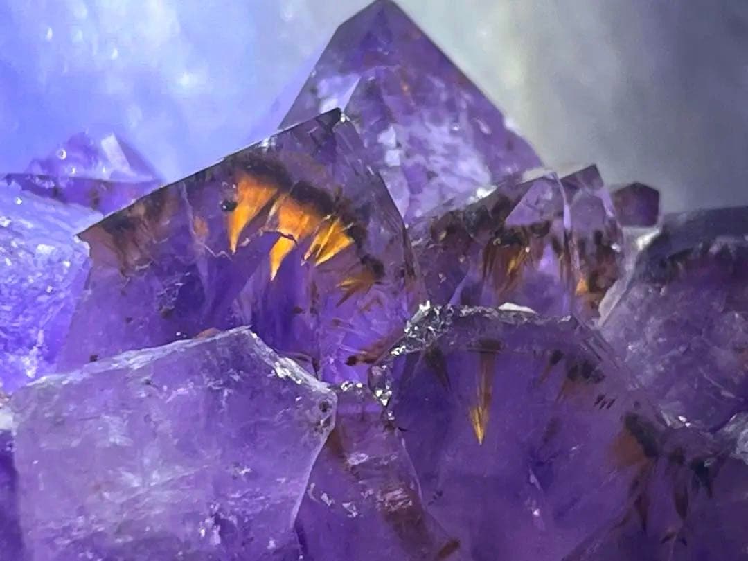 アメジストクラスター　原石　紫水晶　カルサイト　カコクセナイト　　天然石