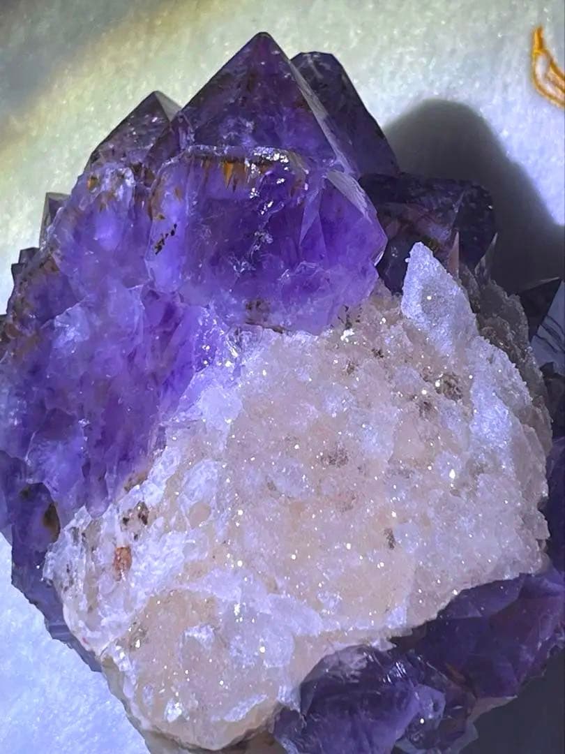 アメジストクラスター　原石　紫水晶　カルサイト　カコクセナイト　　天然石