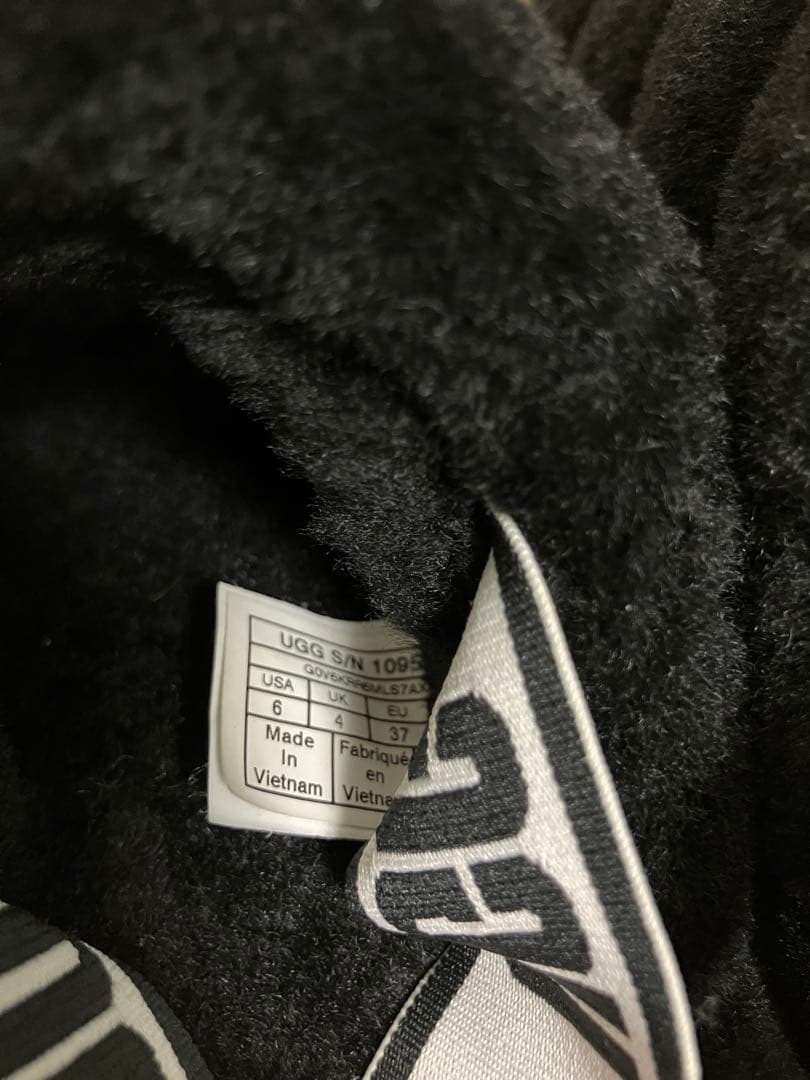 UGG ファーサンダル　23センチ