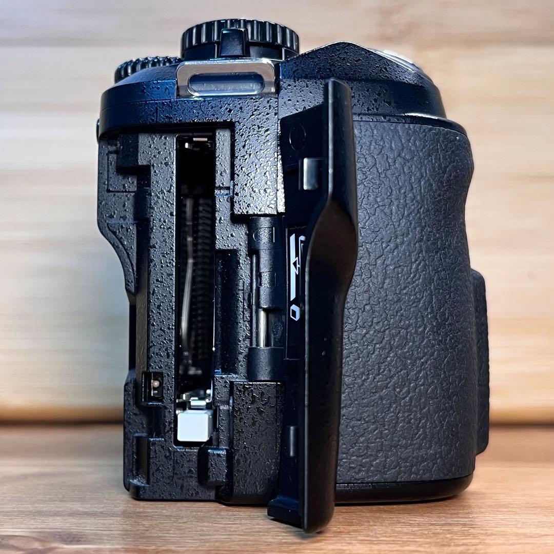 やや難ありOlympusE-300 ズームと単焦点25mm付き S数2002