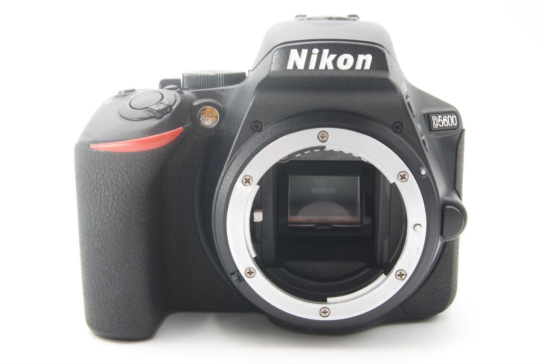 Nikon D5600 ダブルレンズ　単焦点　ポートレート　Wi-Fi搭載　美品