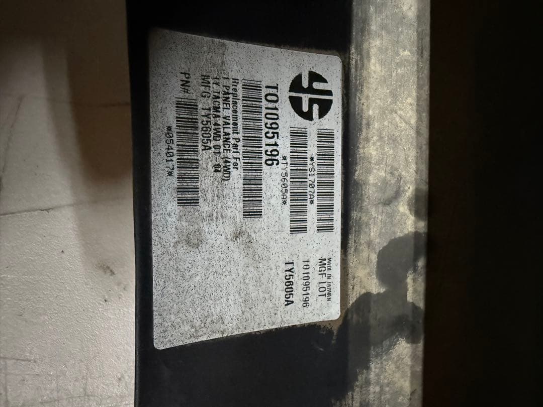 トヨタ フロントバンパー ハイラックススポーツ