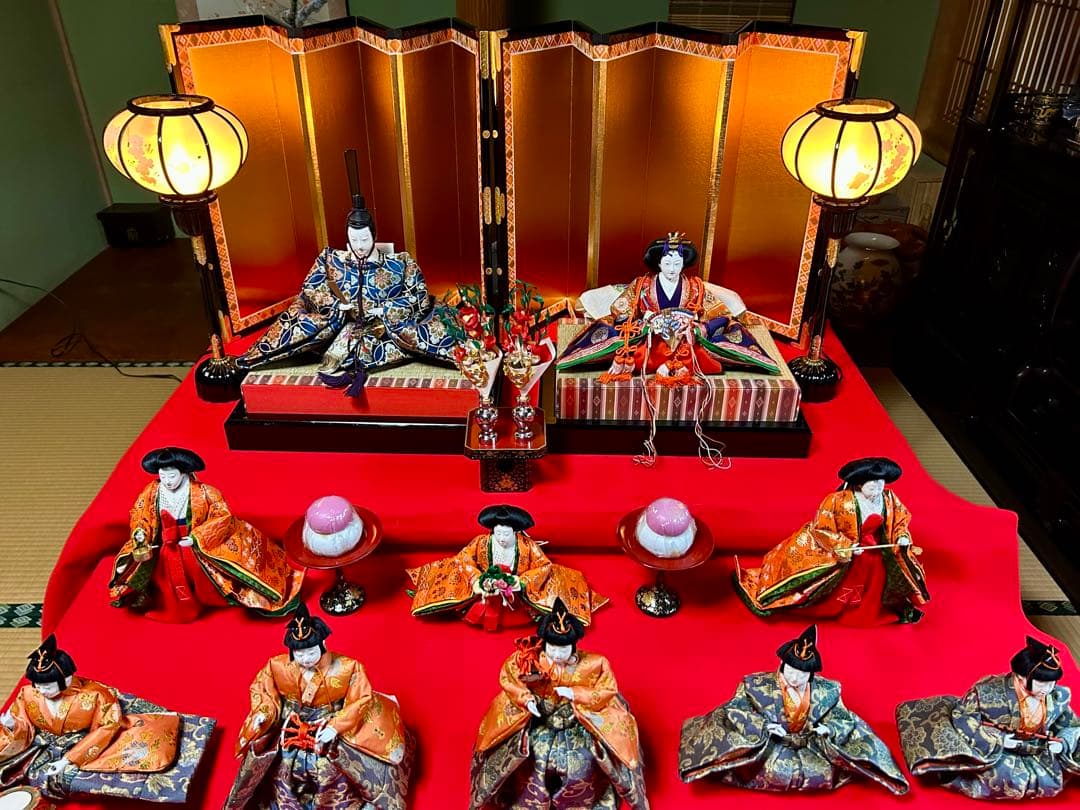 豪華な雛人形セット