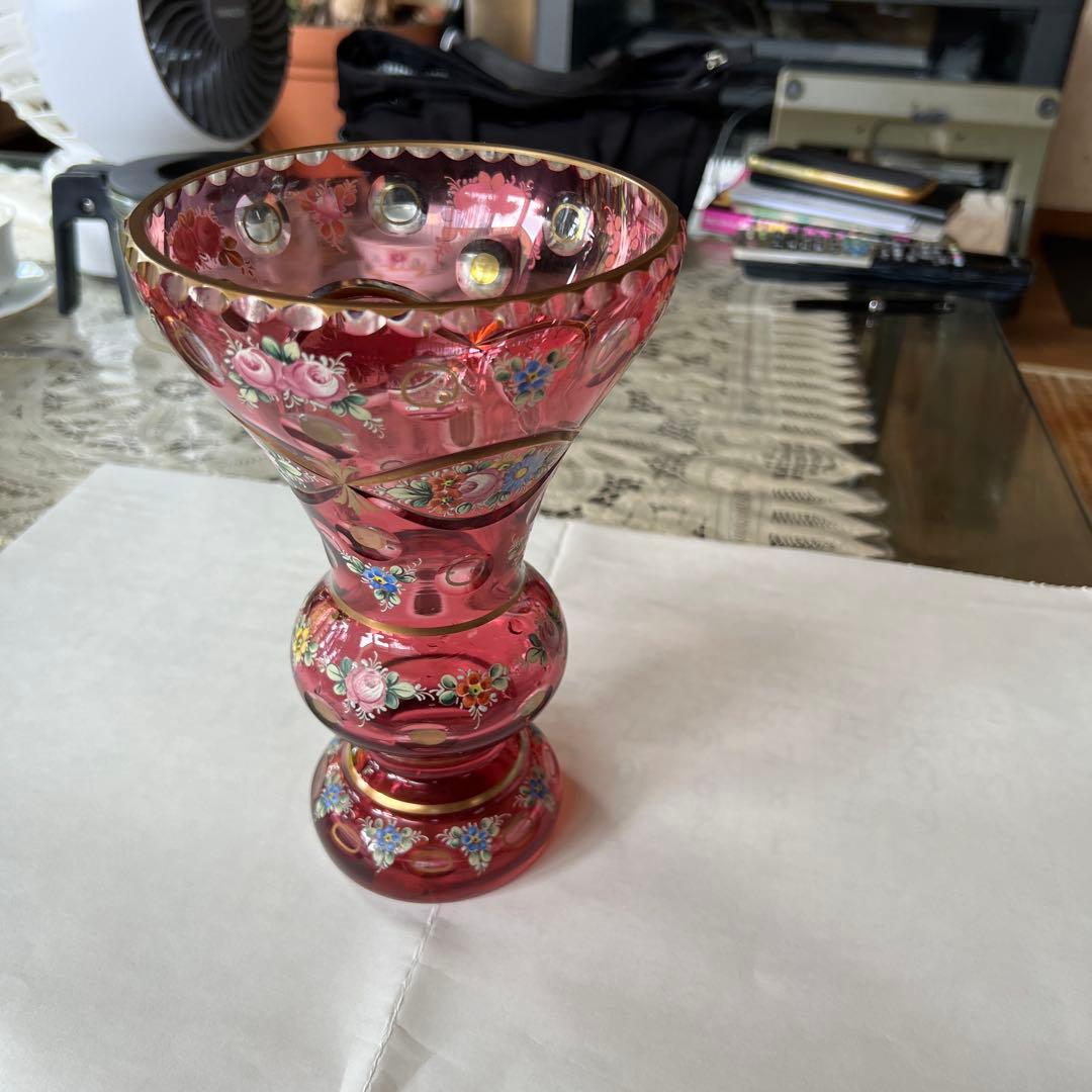 ピンクの花模様ガラスフラワーベース