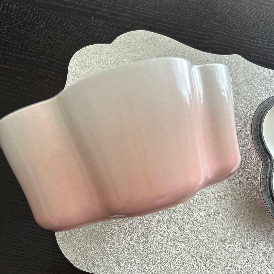 ルクルーゼ ココットフルール パウダーピンク　ル・クルーゼ