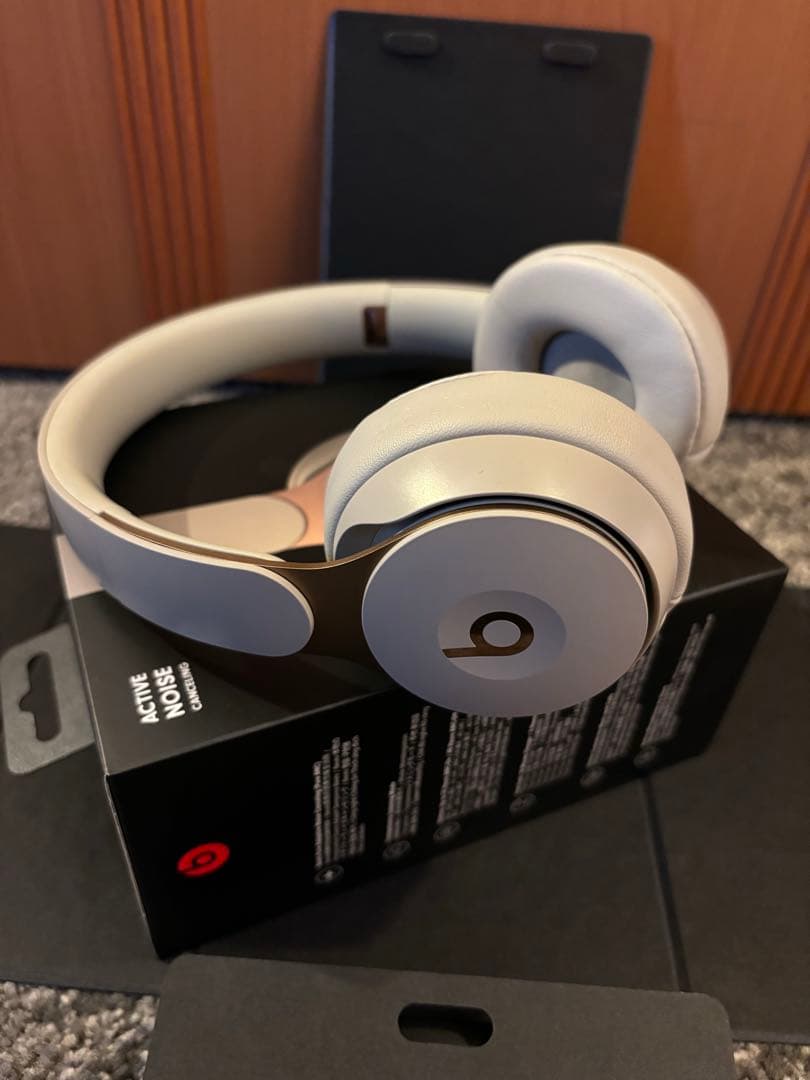 【美品】Beats Solo Pro ワイヤレスヘッドホン アイボリー