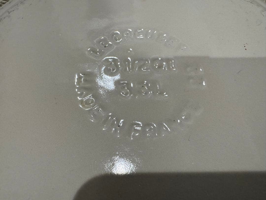 【けーき】 【美品】ル・クルーゼ ココット・ロンド 22cm メレンゲ