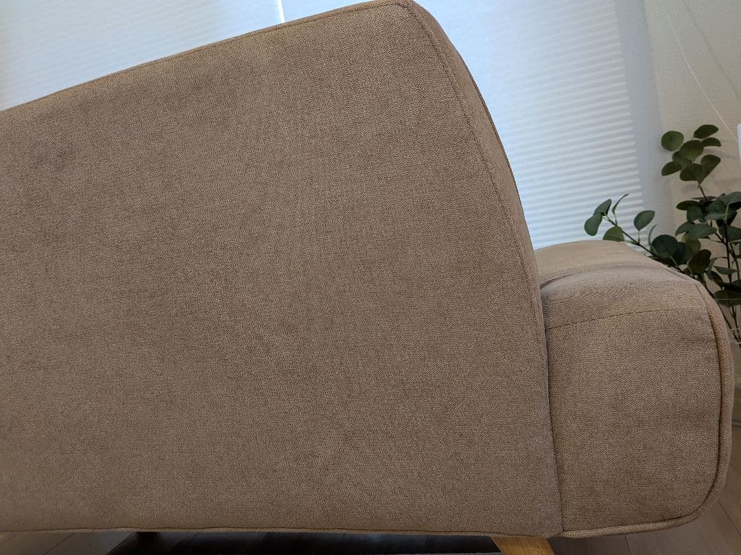 【送料込み】モダンデコ　コンパクトソファ　ラテベージュ　幅136cm 2人掛け