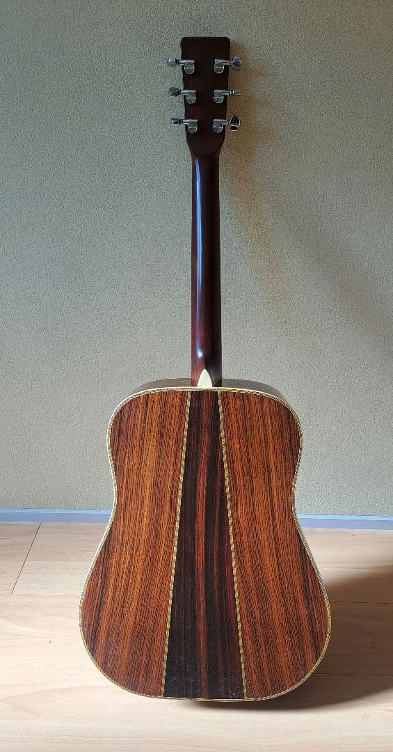 ま*ち様 YAMAKI 縦ロゴ　アコースティックギター