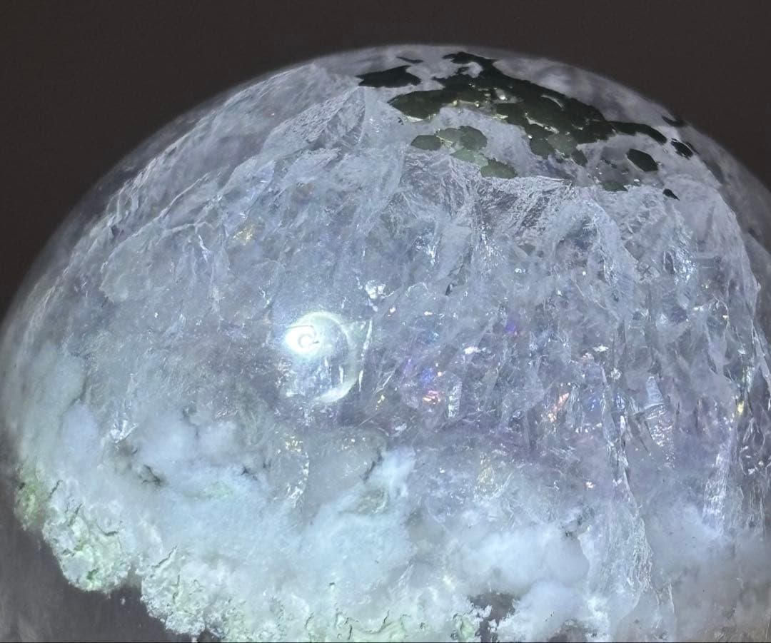 《セリサイト共生・虹彩結晶》パイライト イン フローライト＊スフィア　オーロラ虹