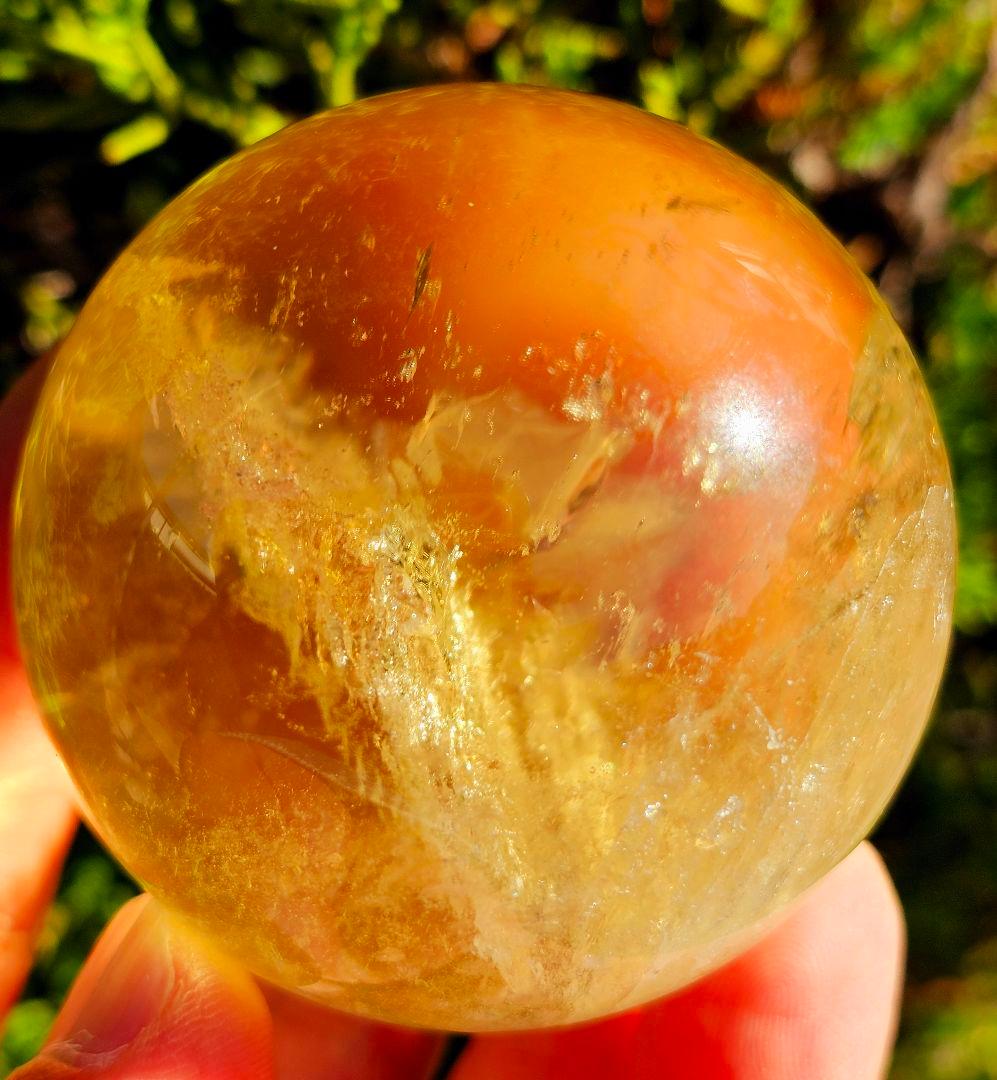 金運アップ‼️虹入りマダガスカル産 天然シトリン丸玉 貫入水晶かも❔