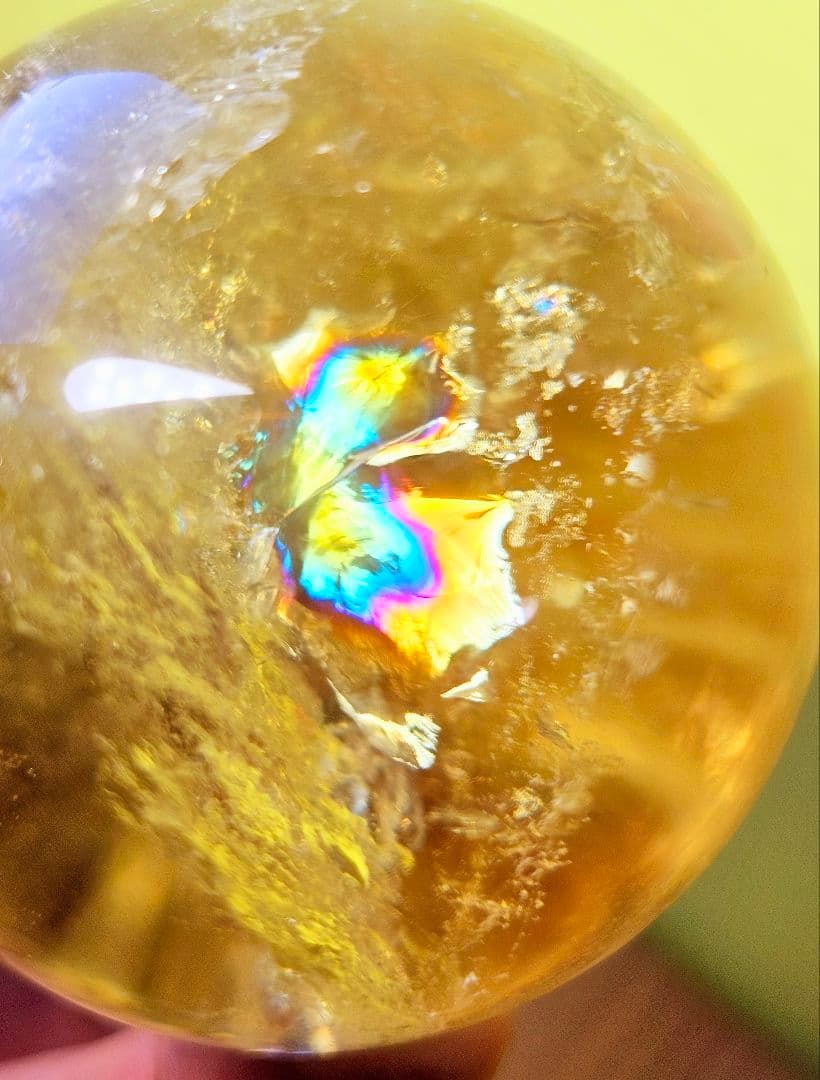 金運アップ‼️虹入りマダガスカル産 天然シトリン丸玉 貫入水晶かも❔