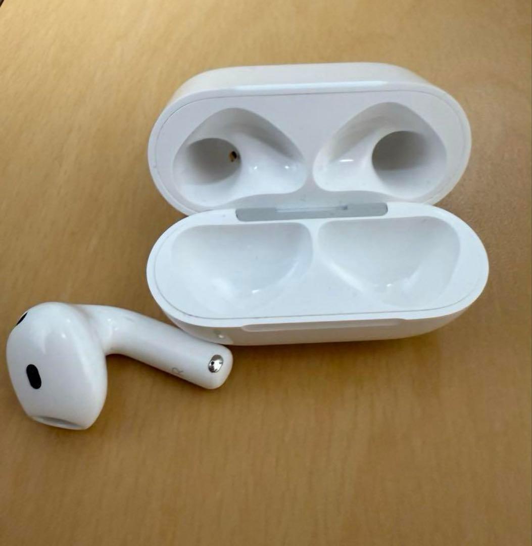 Airpods4 本体のみ(右耳なし)