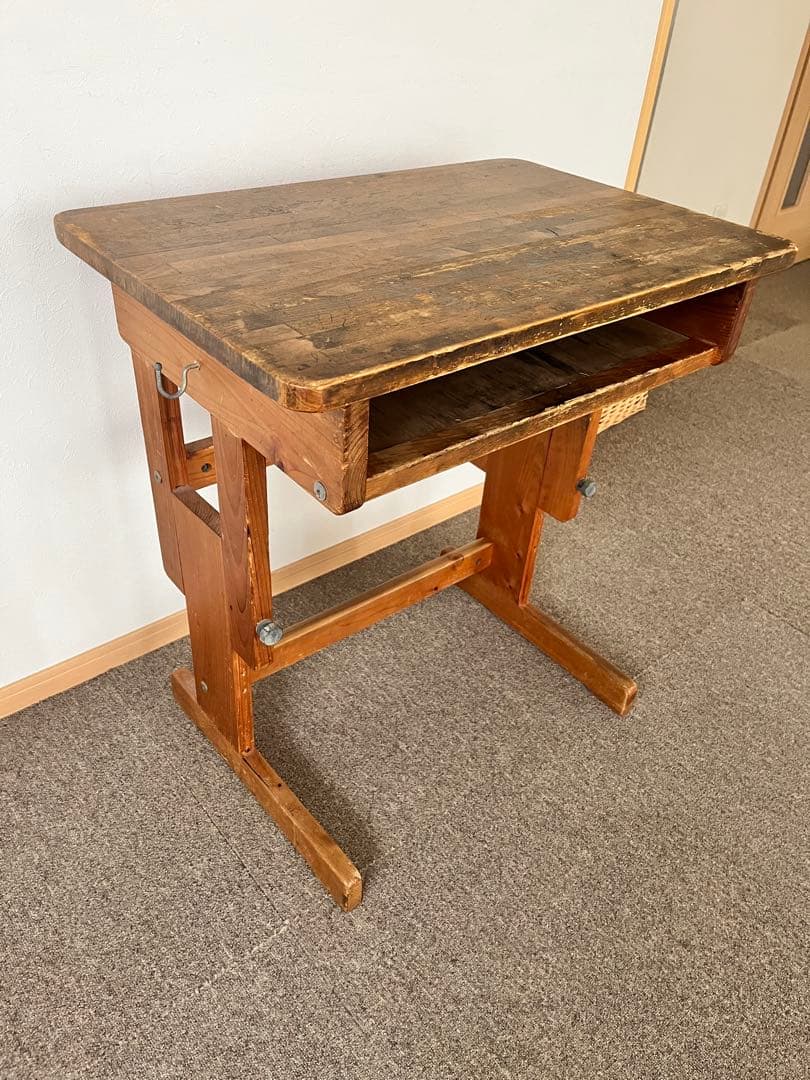 お早めに！人気のビンテージ　約縦45×横65 アンティーク学習机　レトロ
