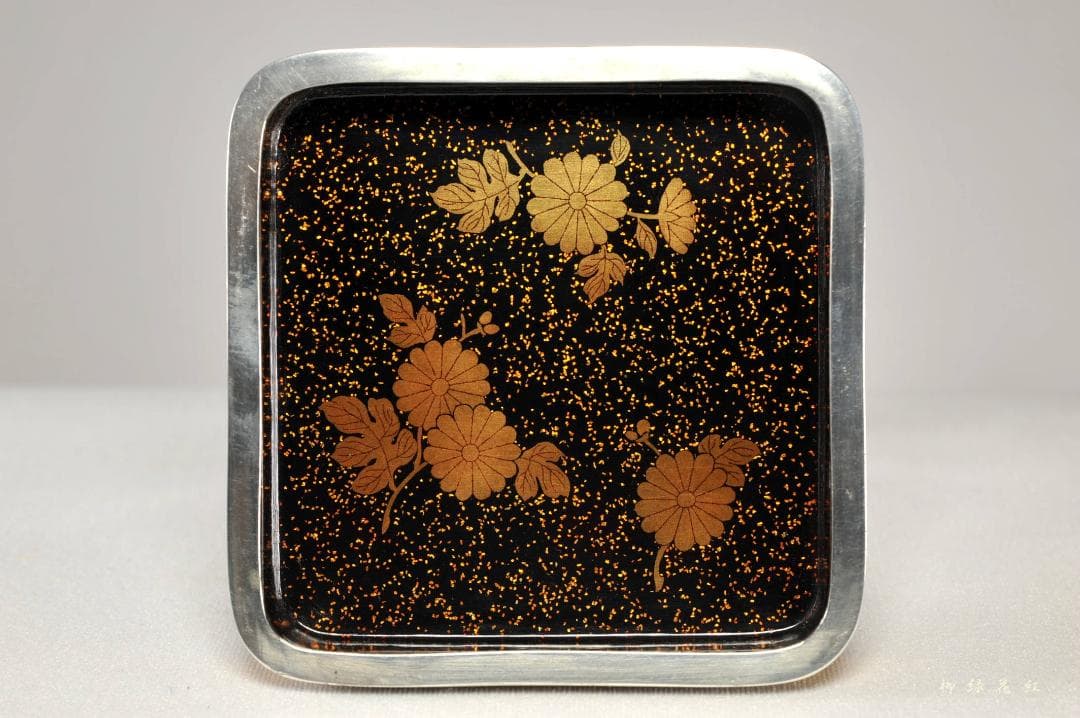 山下甫斎 菊籬蒔絵 四方 銀縁 香合 内菊蒔絵梨子地 共箱 茶道具