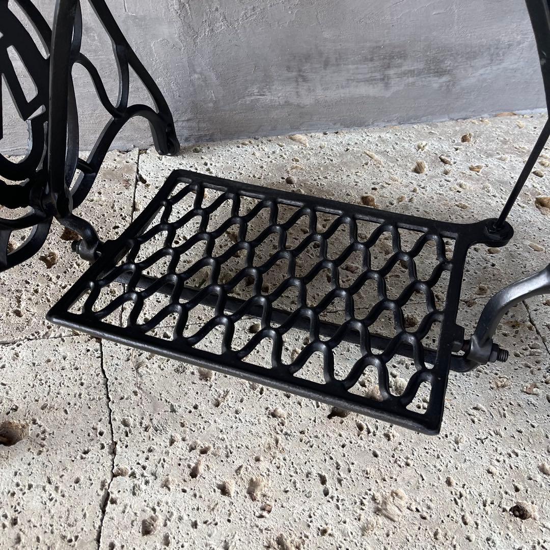 アンティークミシン脚テーブル　【MITSUI】 足踏みミシン　網目　レトロ雑貨