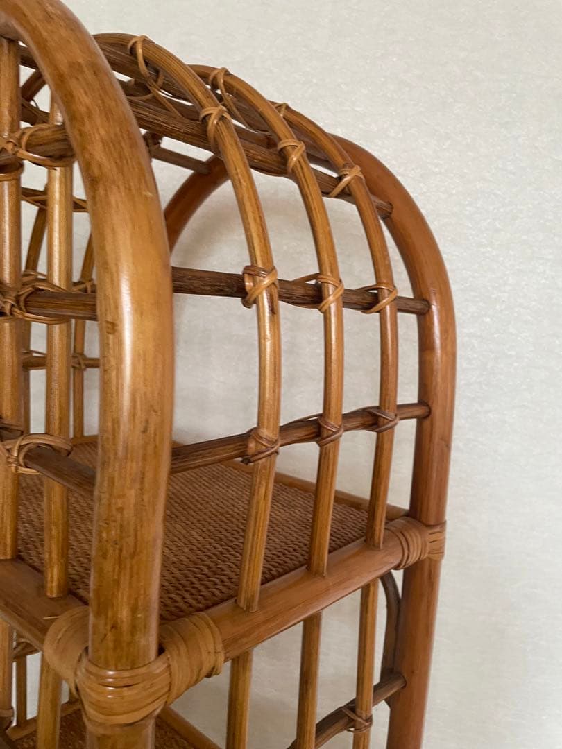美品　ラタン製アーチ型3段ウッドラック　本棚　飾り棚　3段　ディスプレイラック