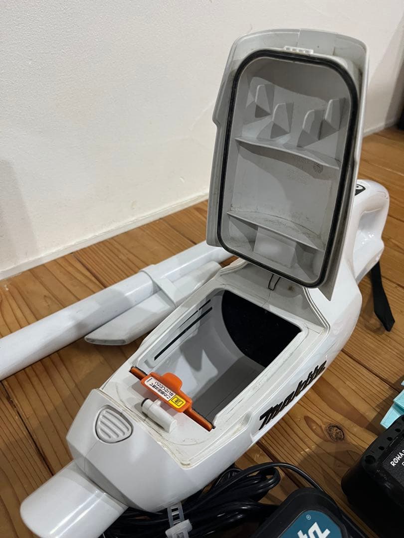 kenji0125　Makita コードレス掃除機 CL107FD