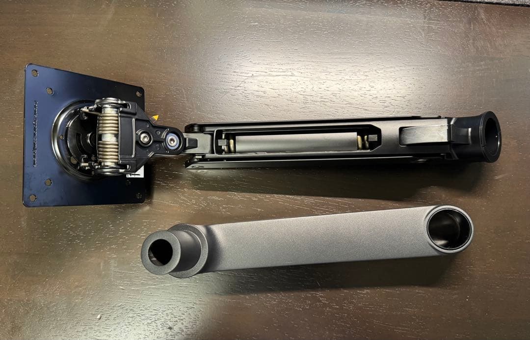 Amazonベーシックモニターアームシングル