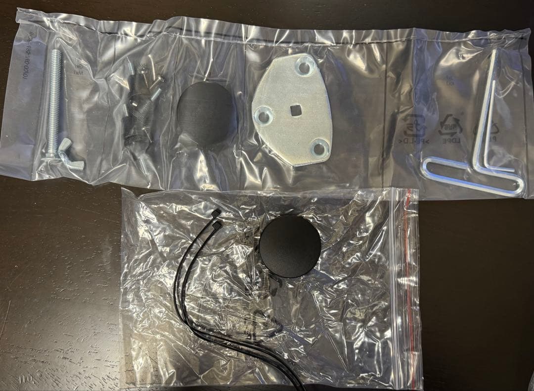 Amazonベーシックモニターアームシングル