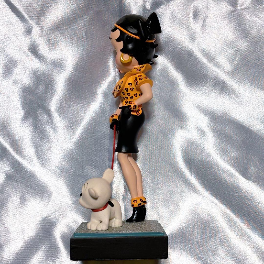 【ベティ・ブープ】BettyBoopフィギュア/激レア/希少/可愛い/愛犬の散歩
