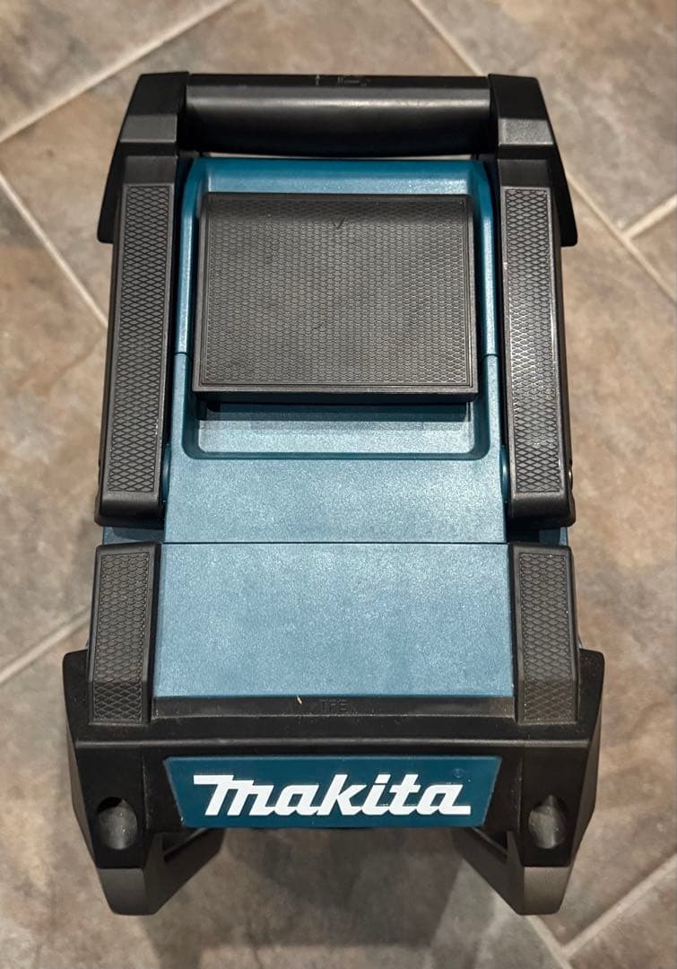 マキタ充電式ラジオMR005G