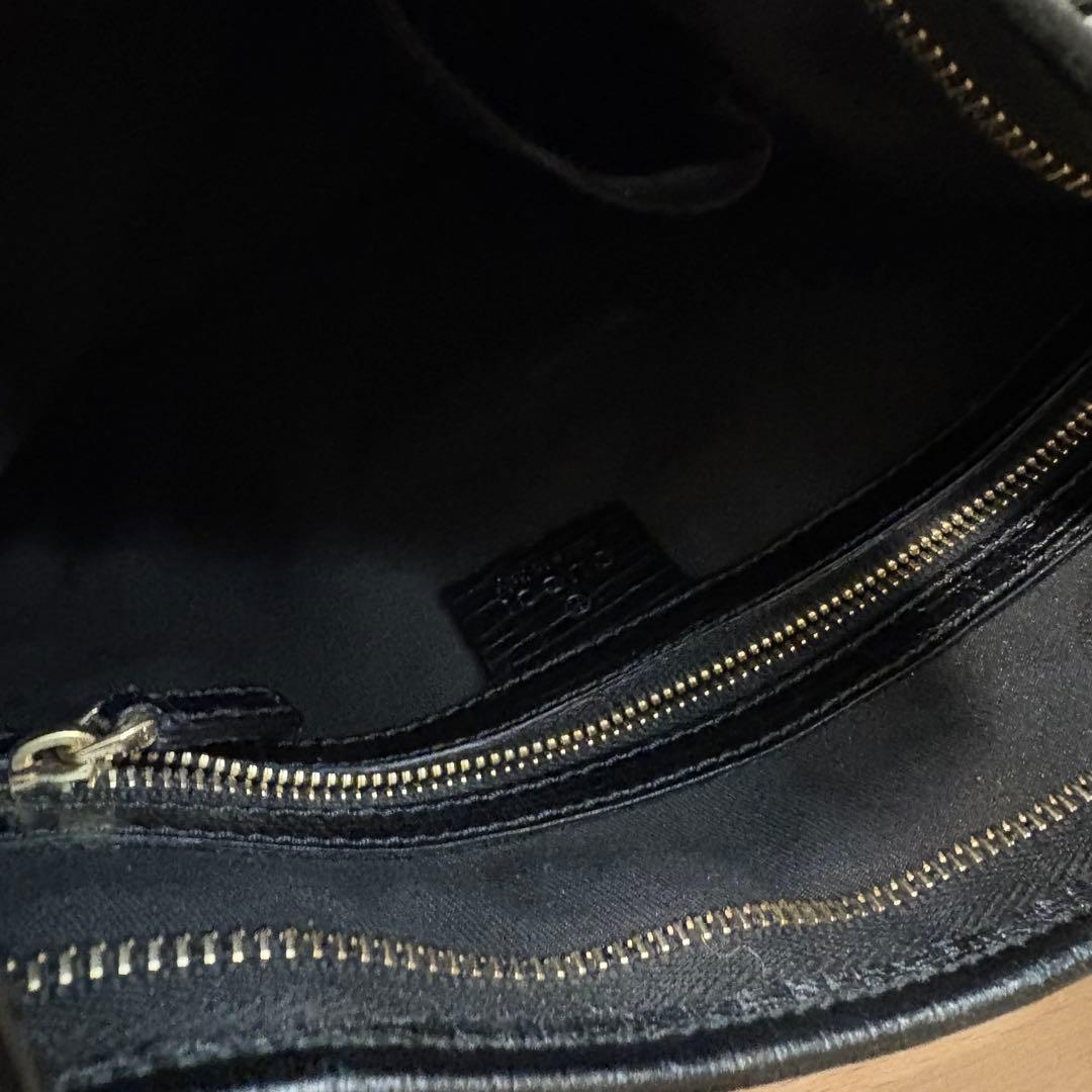 GUCCI ブラック GGパターン ショルダーバッグ