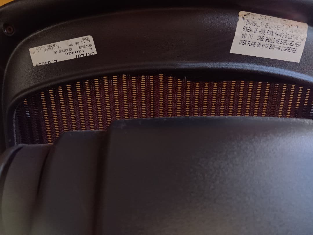 ア*ル様 【難あり】ハーマンミラー アーロンチェア