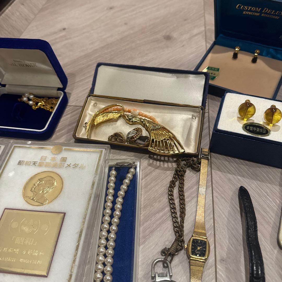 遺品整理、時計、アクセサリー、勲章など