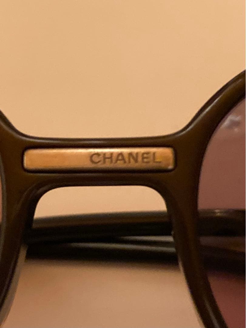 シャネル CHANEL サングラス　ロゴプレート パール飾り