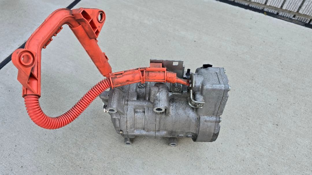 HONDA★ヴェゼル　エアコンコンプレッサー　388105KPJ01 ジャンク品