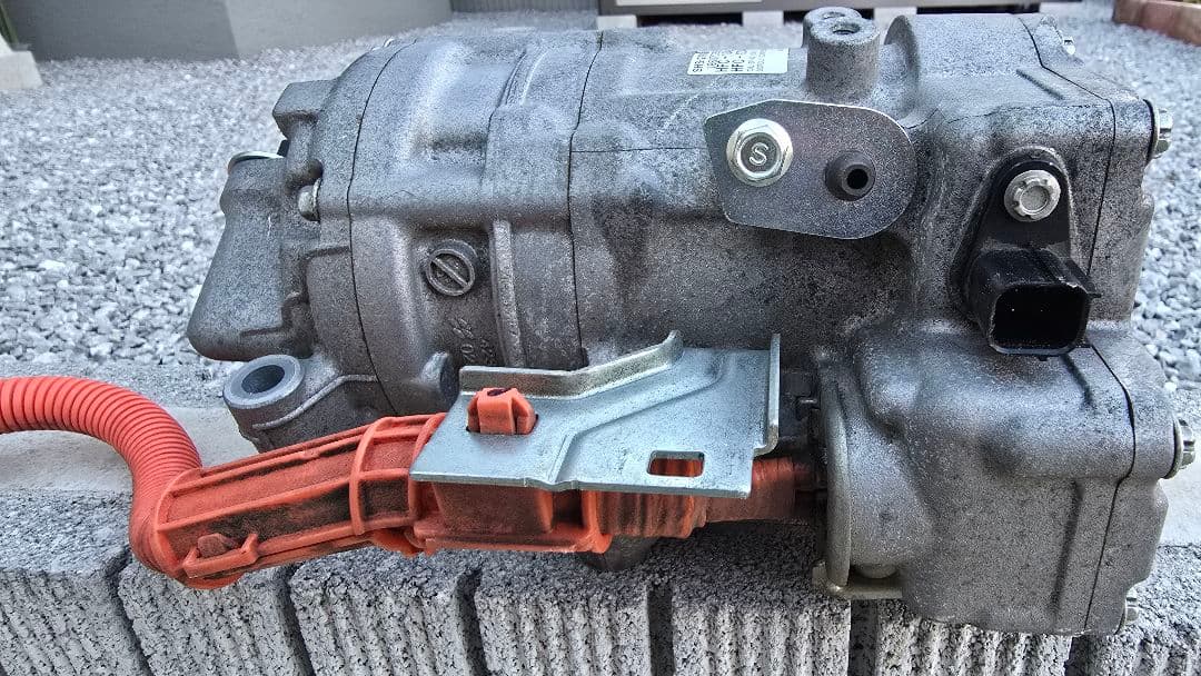 HONDA★ヴェゼル　エアコンコンプレッサー　388105KPJ01 ジャンク品