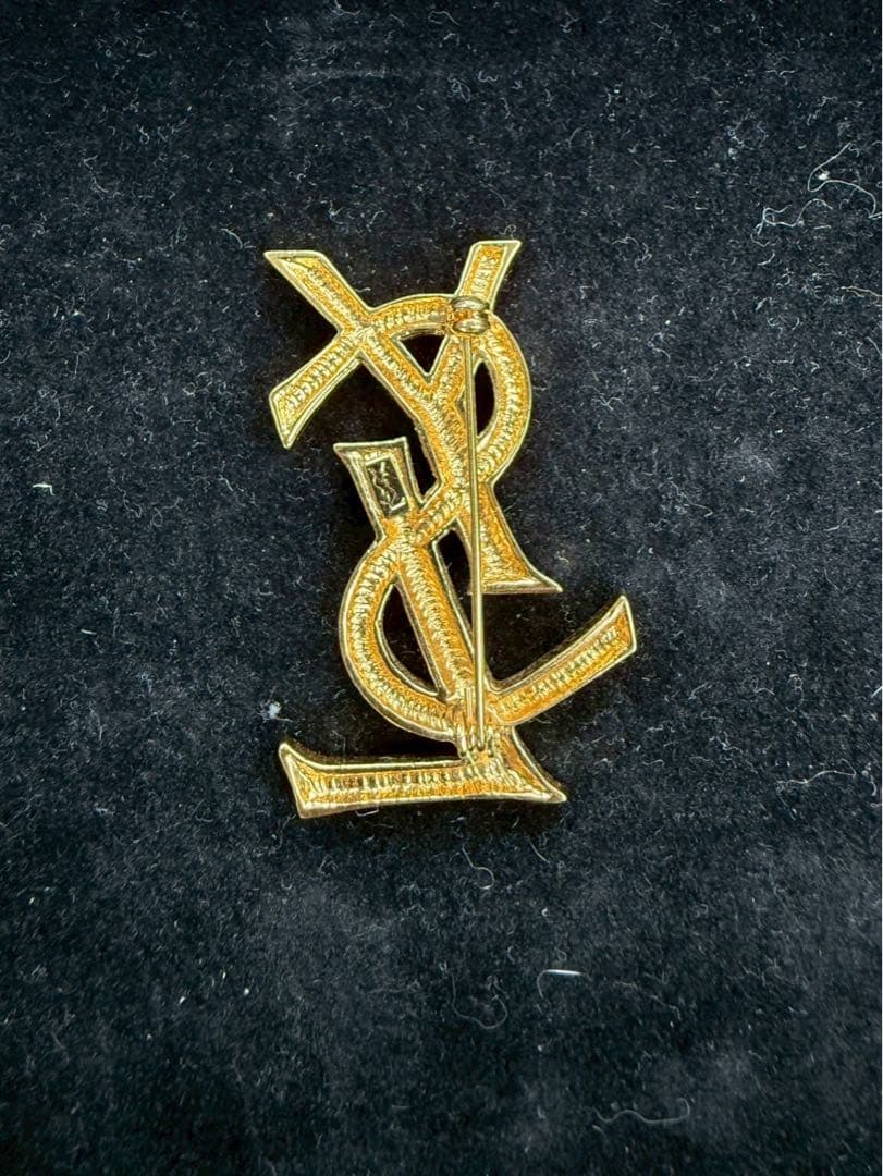YVES SAINT LAURENT イブサンローラン ブローチ ロゴ 金色