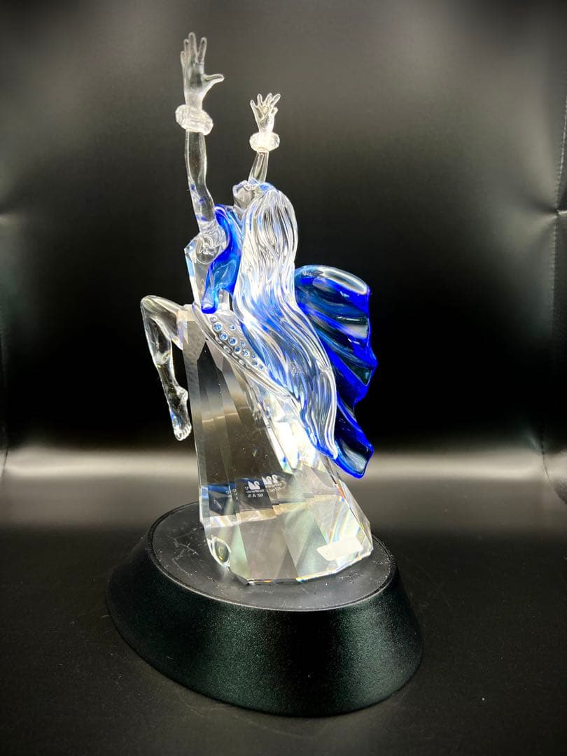 クリスタルフィギュア 青い髪