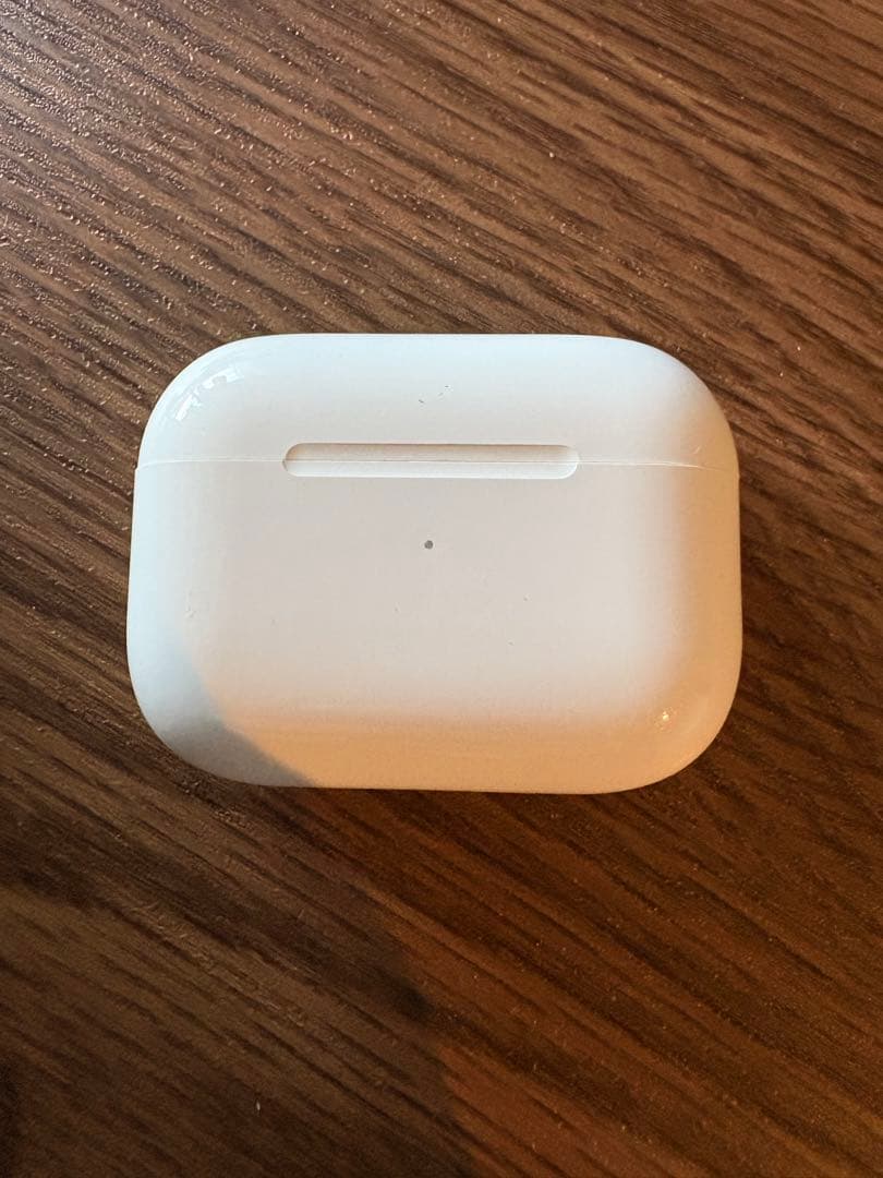 AirPods Pro 本体のみ！ホワイトイヤフォン ブラックケース