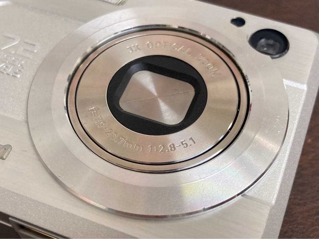 CASIO EXILIM EX-Z750 コンパクトデジタルカメラ　コンデジ