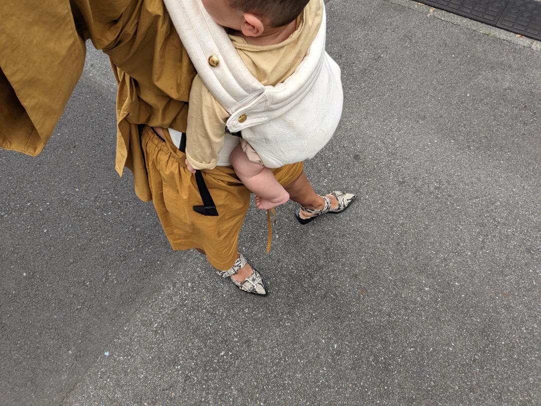 ホワイト 抱っこ紐 孔雀の目刺繍