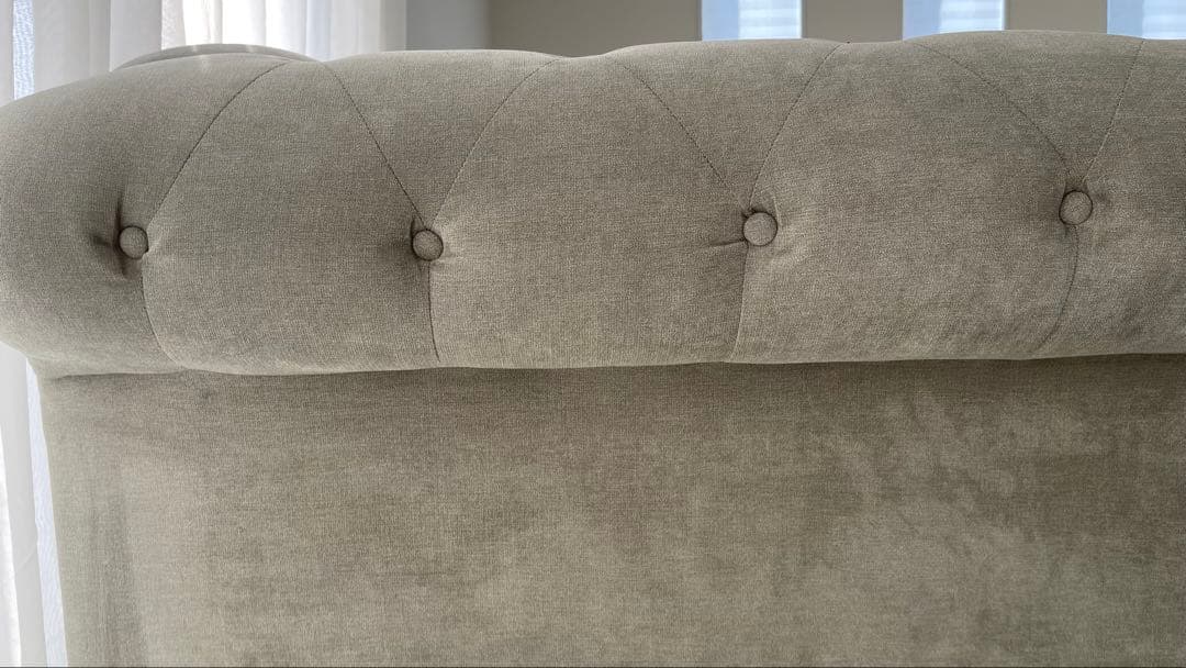 グレー ボタン留め 3人掛けソファ