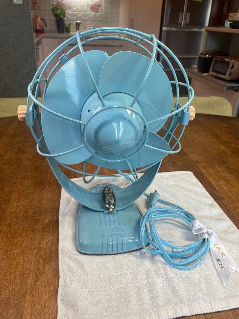 Toshibaレトロ扇風機　陽に向かう燕・向日葵のイメージデザインecoで涼しく