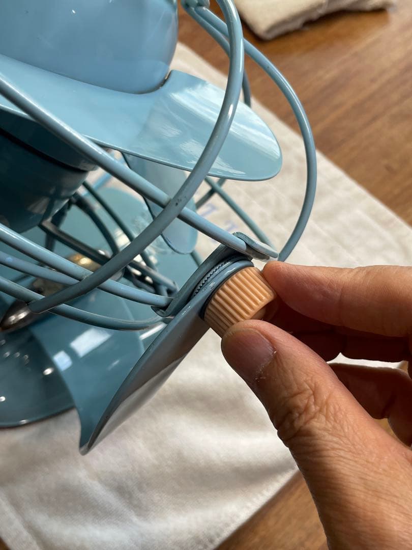 Toshibaレトロ扇風機　陽に向かう燕・向日葵のイメージデザインecoで涼しく