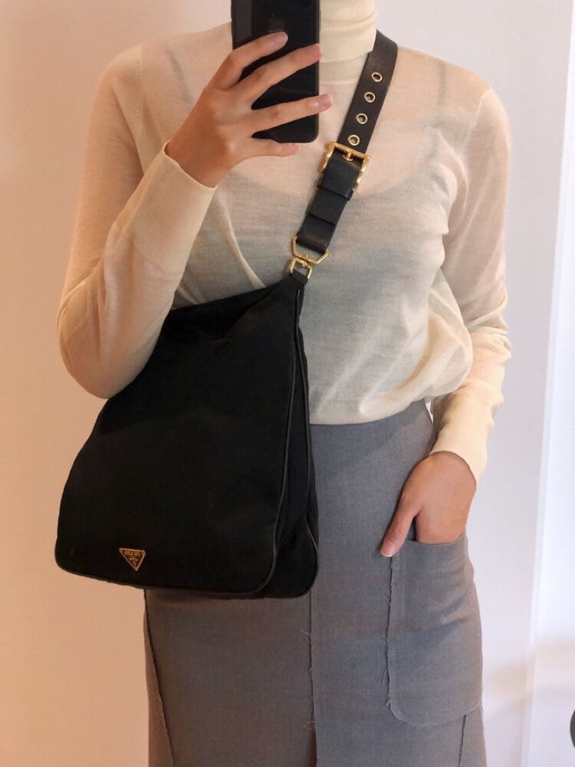 希少 PRADA プラダ ショルダーバッグ 三角ロゴ 白タグ 黒 金ロゴ 正規